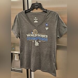 💕DODGERS💕 2024 World Series Champions V-Neck T-Shirt ~ Grey Women's Large NEW